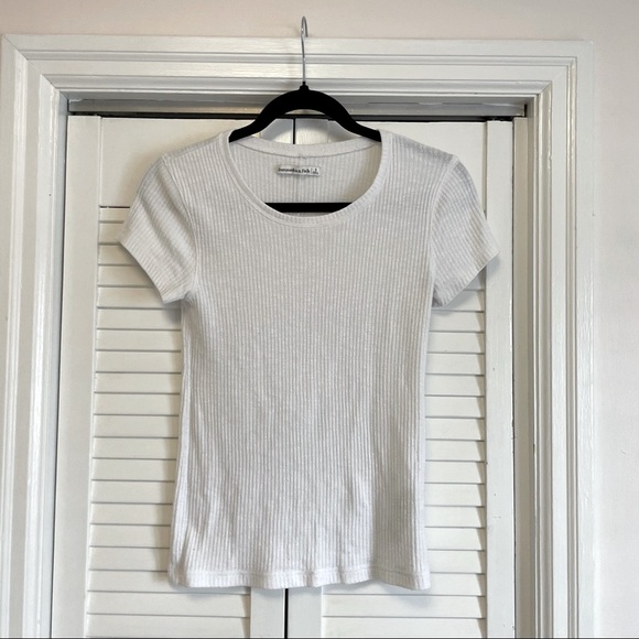 Abercrombie & Fitch Tops - Abercrombie T-Shirt
